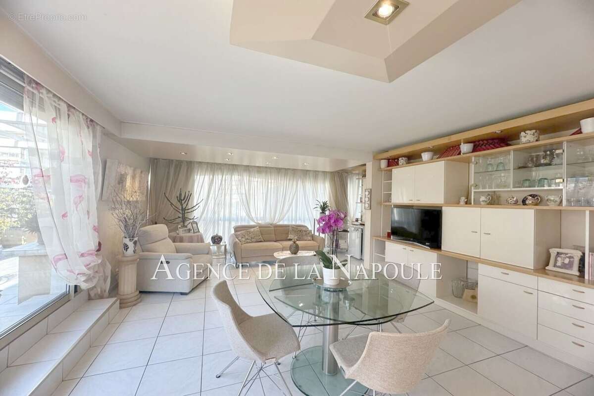 Appartement à MANDELIEU-LA-NAPOULE