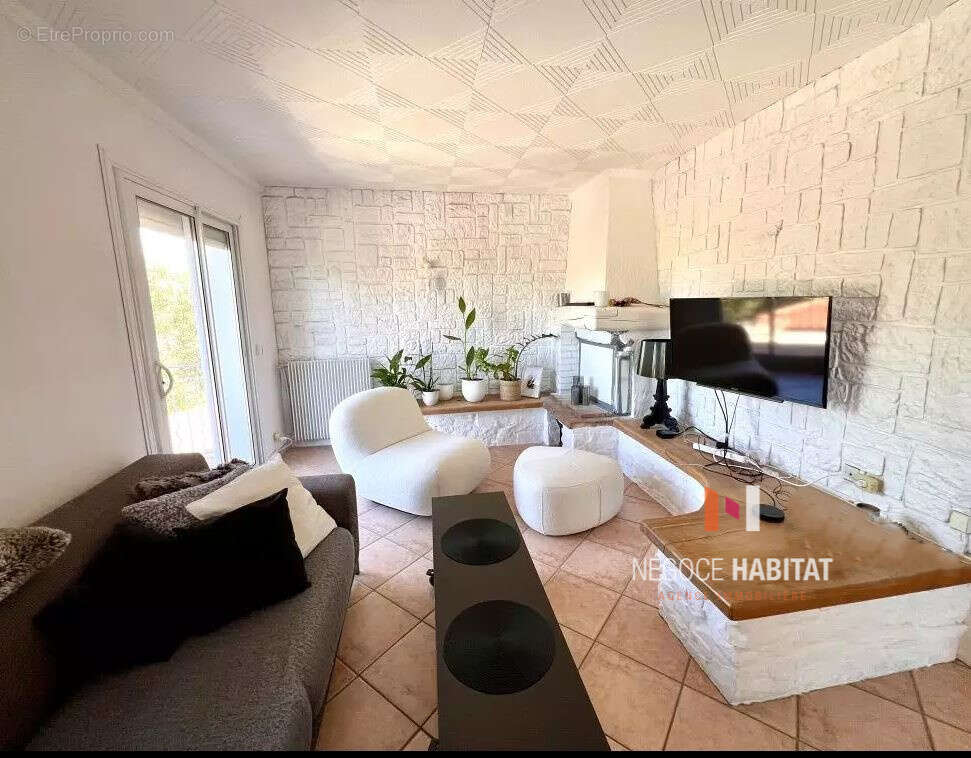 Maison à JUNAS