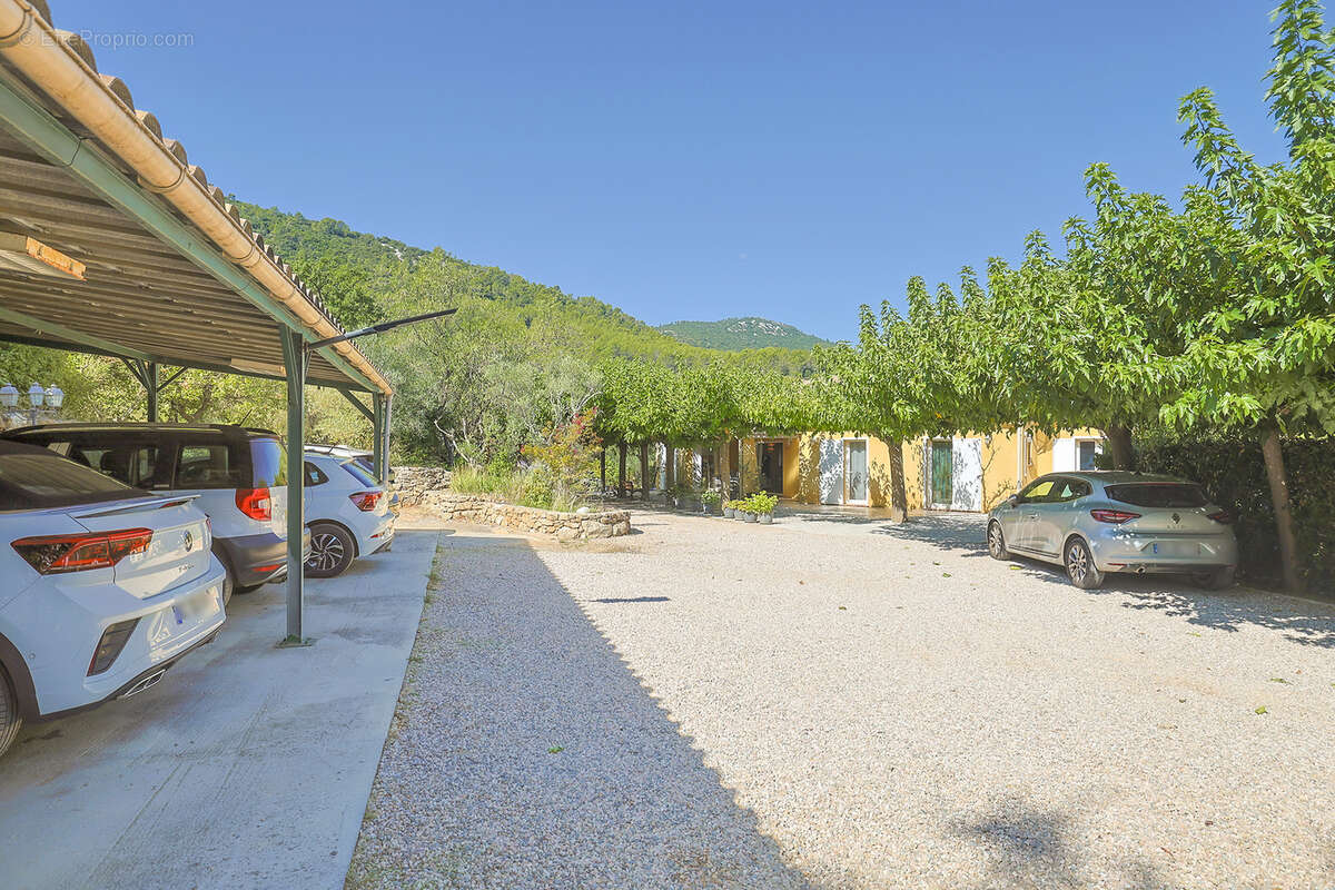 Maison à SOLLIES-TOUCAS