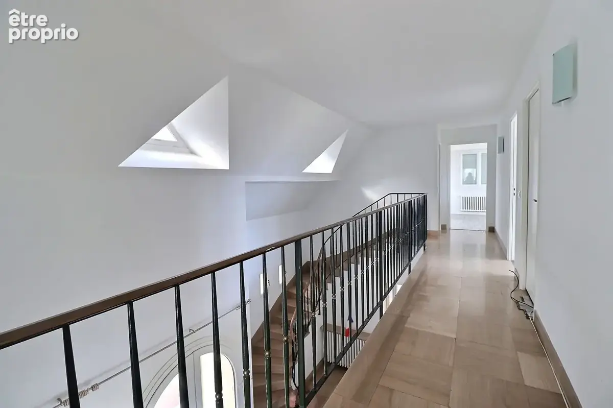 MAREIL MARLY - MAISON 352m² - vendue occupée avec bail en cours. - photo 7