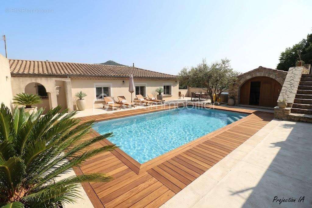 Maison à POUJOLS