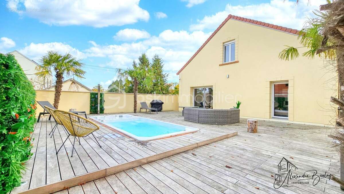 Maison à LA CHAPELLE-SAINT-MESMIN