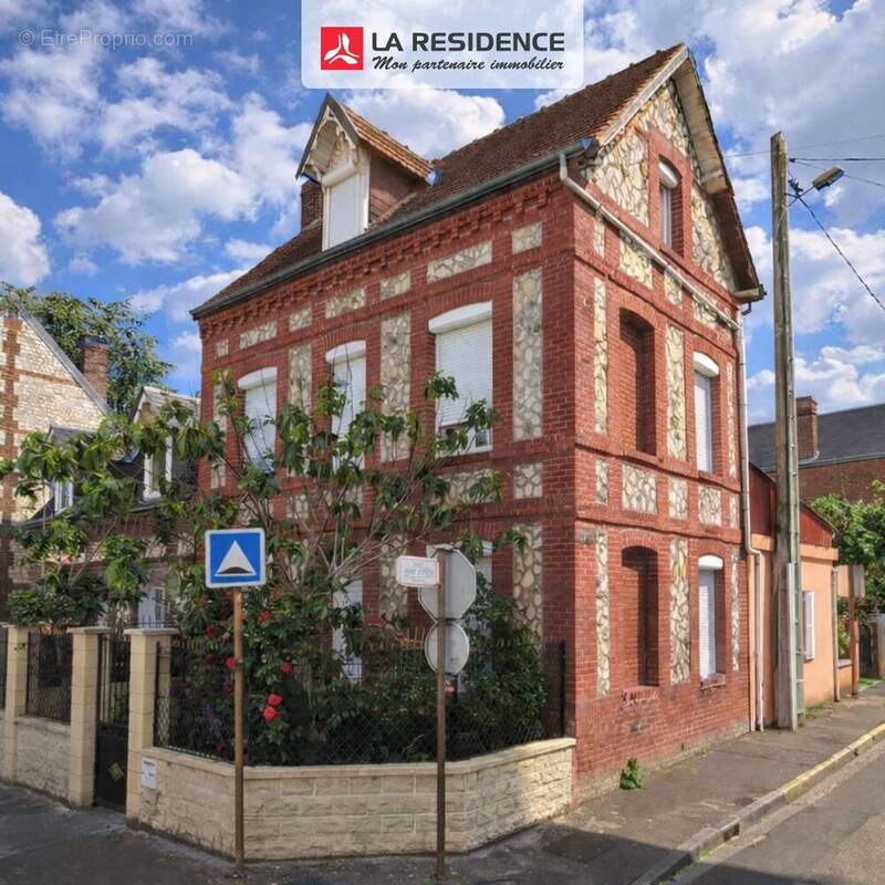 Maison à SAINT-ETIENNE-DU-ROUVRAY