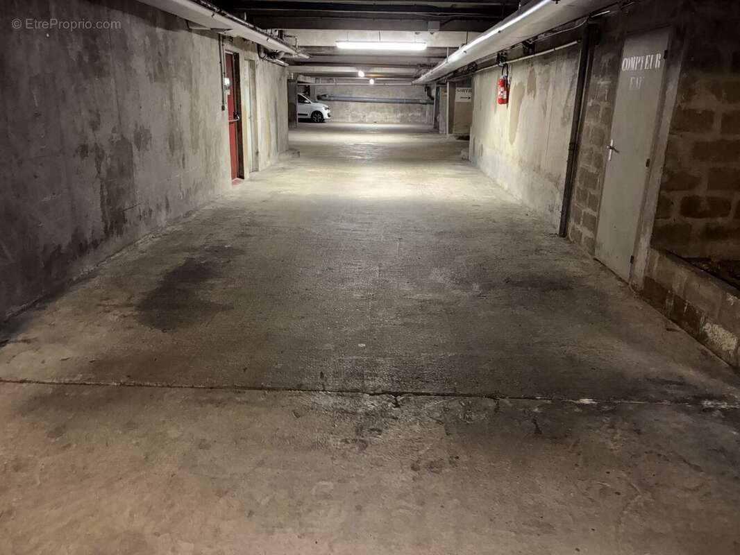 Parking à PARIS-15E
