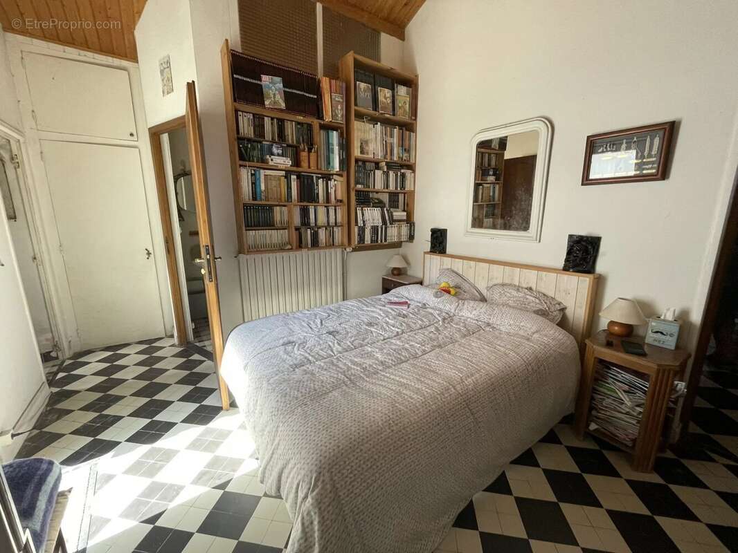 Authenticité, charme et potentiel  - Maison 4 pièces - photo 11