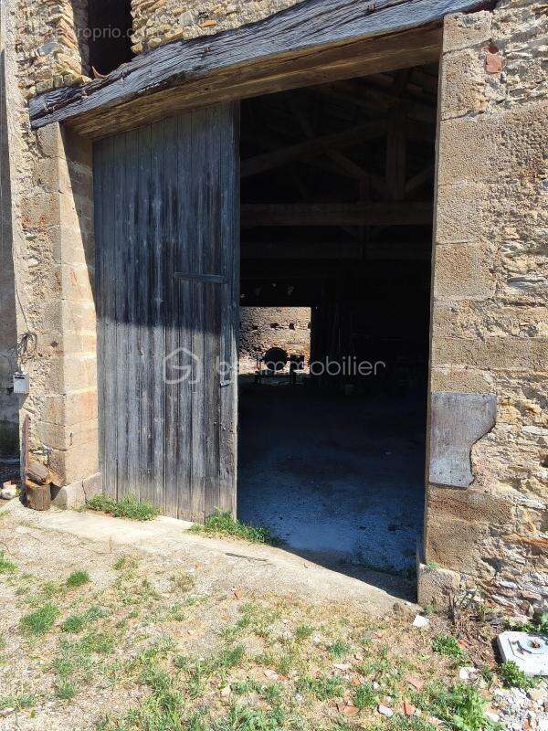 Maison a renover avec grand garage et exterieur - photo 22