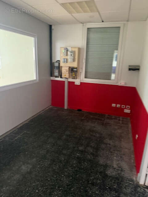 Commerce à LE CHAMBON-FEUGEROLLES