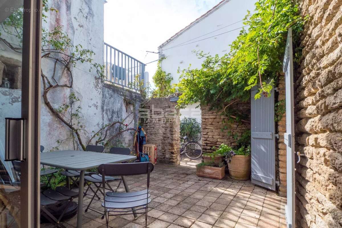 Maison à LES PORTES-EN-RE