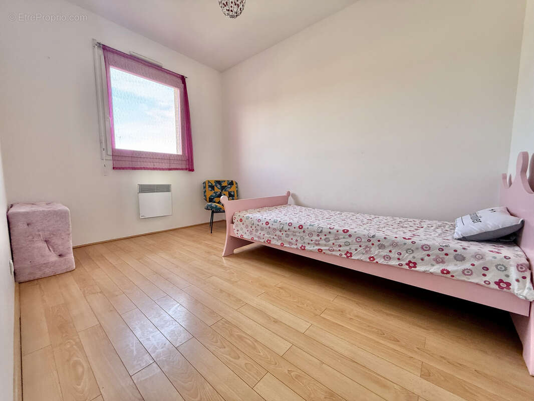 Maison à VIC-LA-GARDIOLE