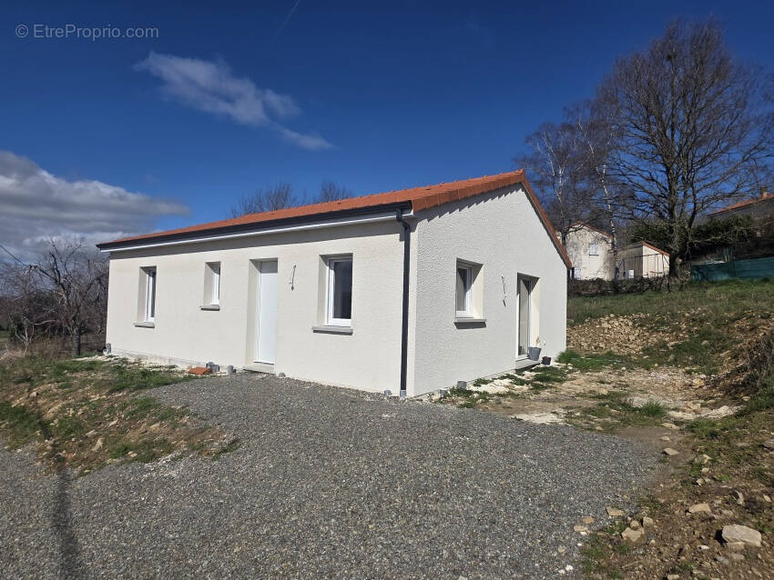 Maison à QUEUILLE