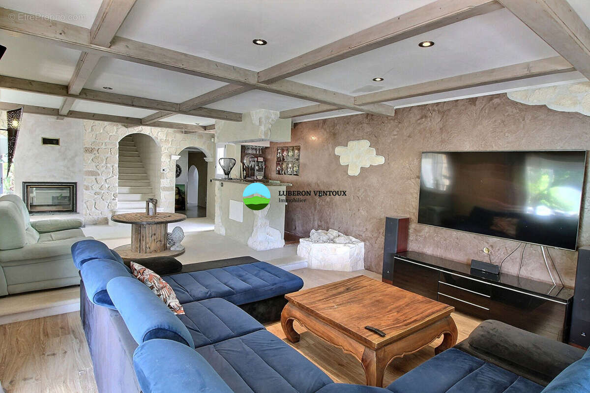 Maison  à Saint Didier, double séjour, 5 chambres, plus de 1000m² avec piscine. - photo 7