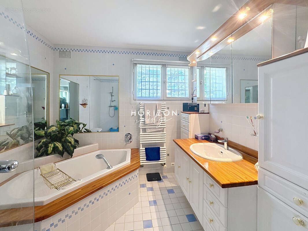 Maison à CHEVAGNY-LES-CHEVRIERES