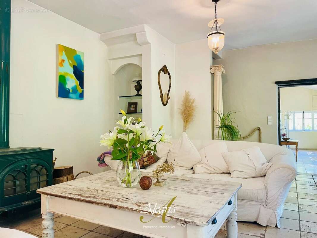 Maison à VILLECROZE