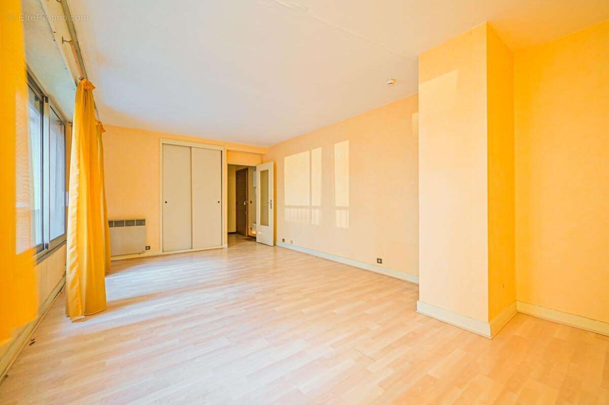 Appartement à PARIS-19E