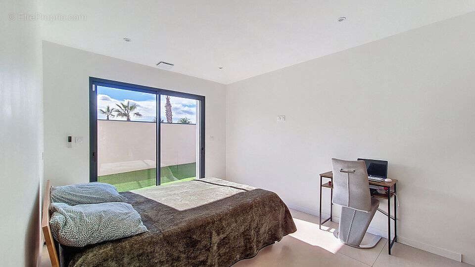 Villa contemporaine de standing   190 m2   hauteurs de nîmes   terrain 3 035 m2   piscine   calme abso - photo 17