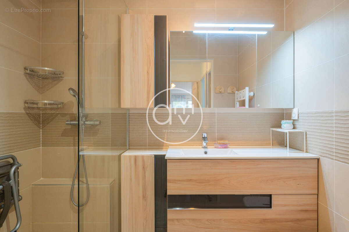 Appartement à BORMES-LES-MIMOSAS