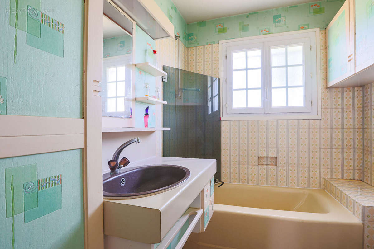 Maison 5 pièces 110m² avec grand garage et beau potentiel à Puilboreau - photo 8