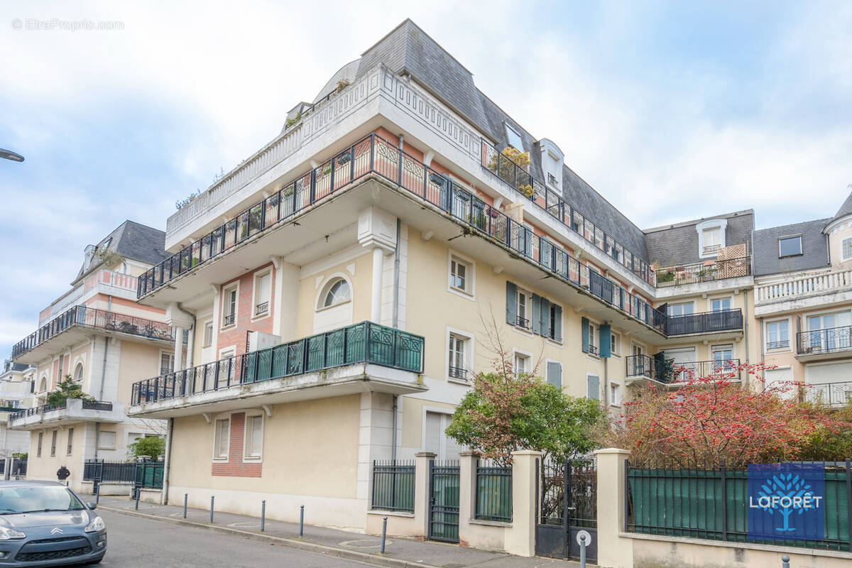 Appartement à LES PAVILLONS-SOUS-BOIS