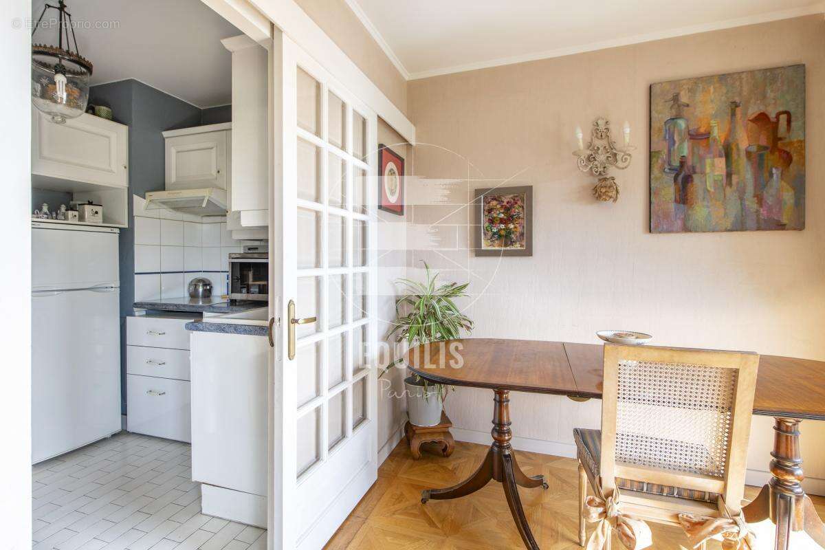 Appartement à PARIS-16E