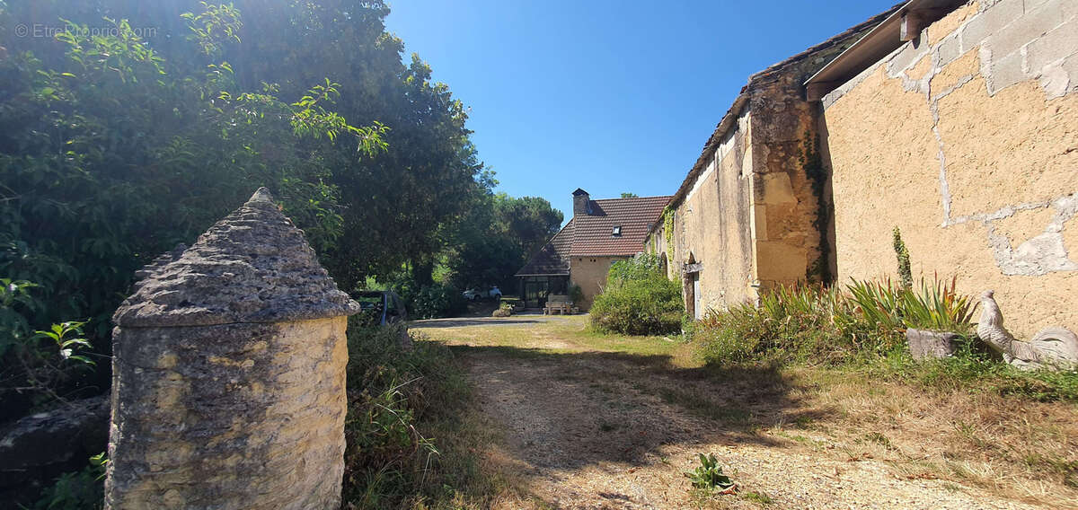 Maison à BLANQUEFORT-SUR-BRIOLANCE
