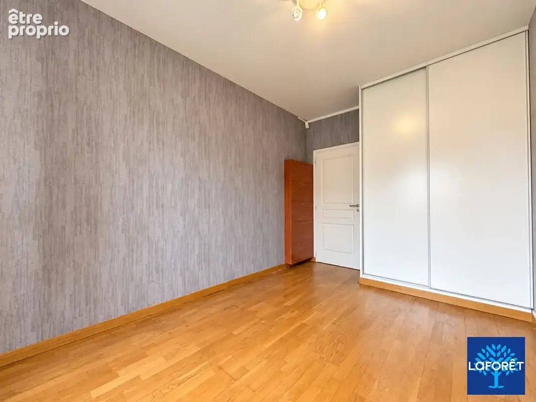 Valenciennes ? appartement de standing de 105 m² avec terrasse, garage fermé et parking - photo 13
