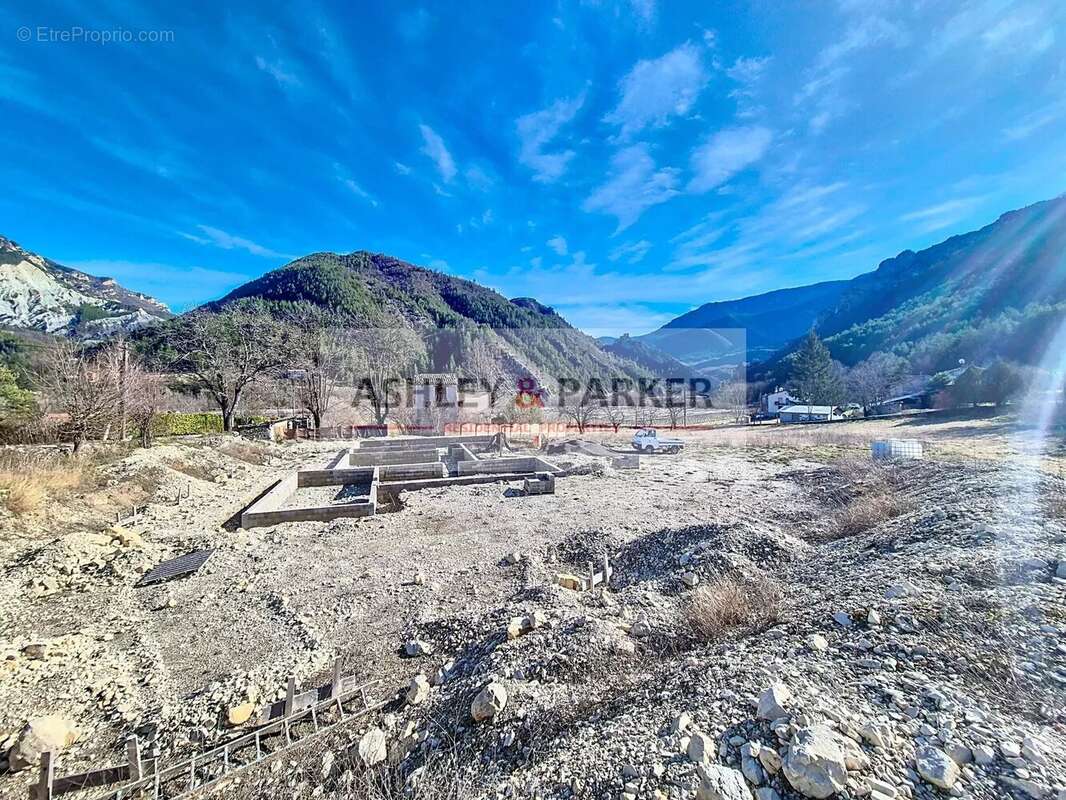 Terrain à ENTREVAUX