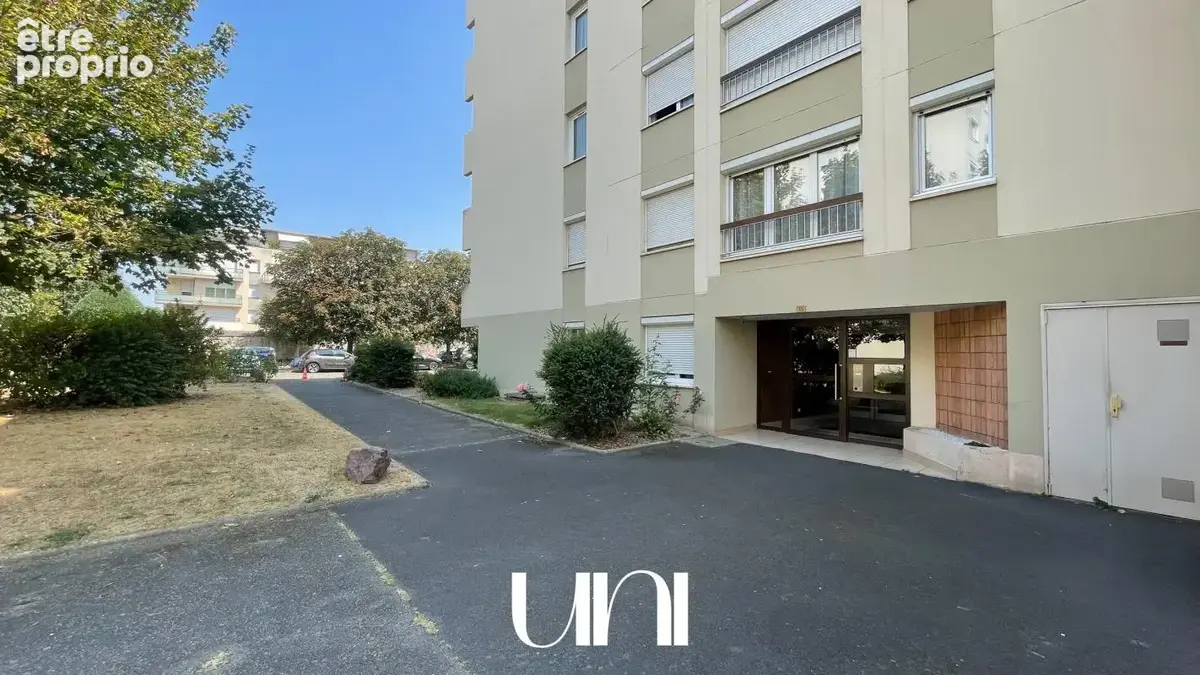 Appartement 5 pièces de 98 m2 avec caves, balcon, ascenseur et parkings - CAEN Saint-Gilles - photo 16