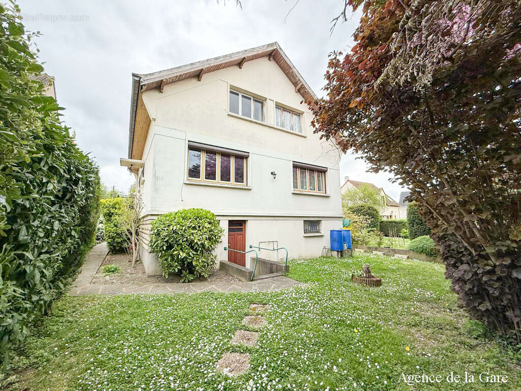 Maison à SARTROUVILLE