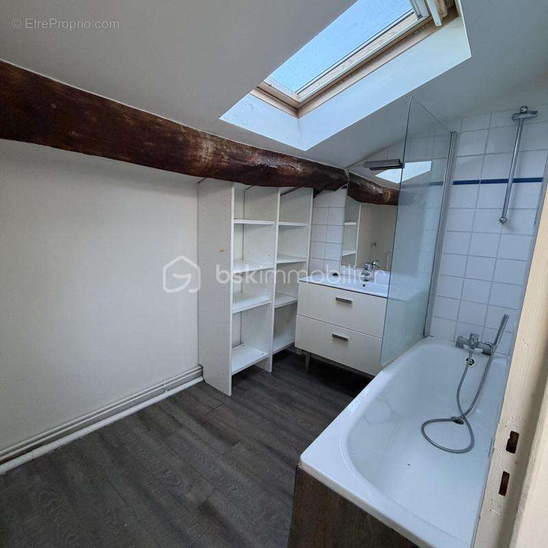 Appartement à SAINT-GENIS-LES-OLLIERES