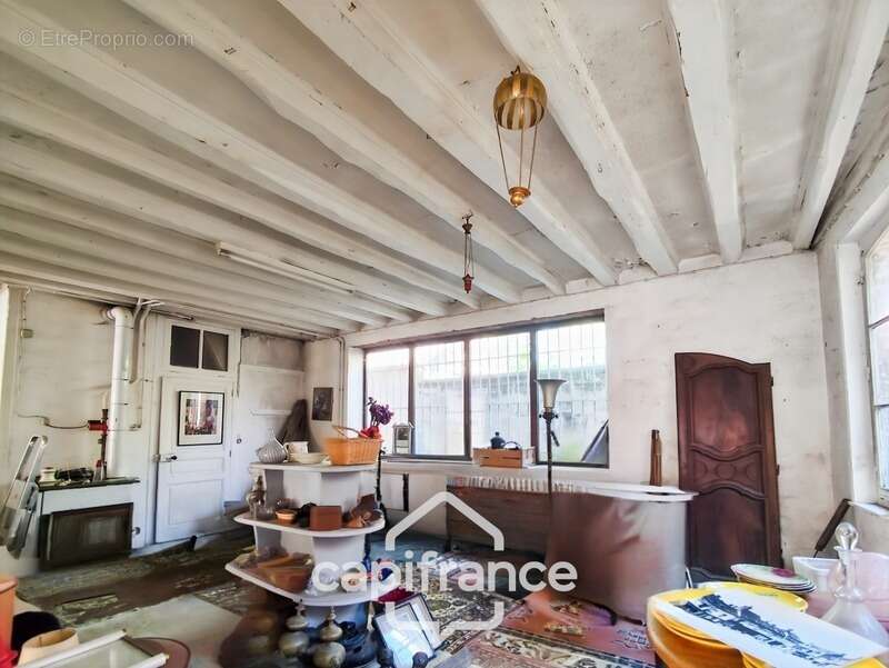 Commerce à BESSE-SUR-BRAYE