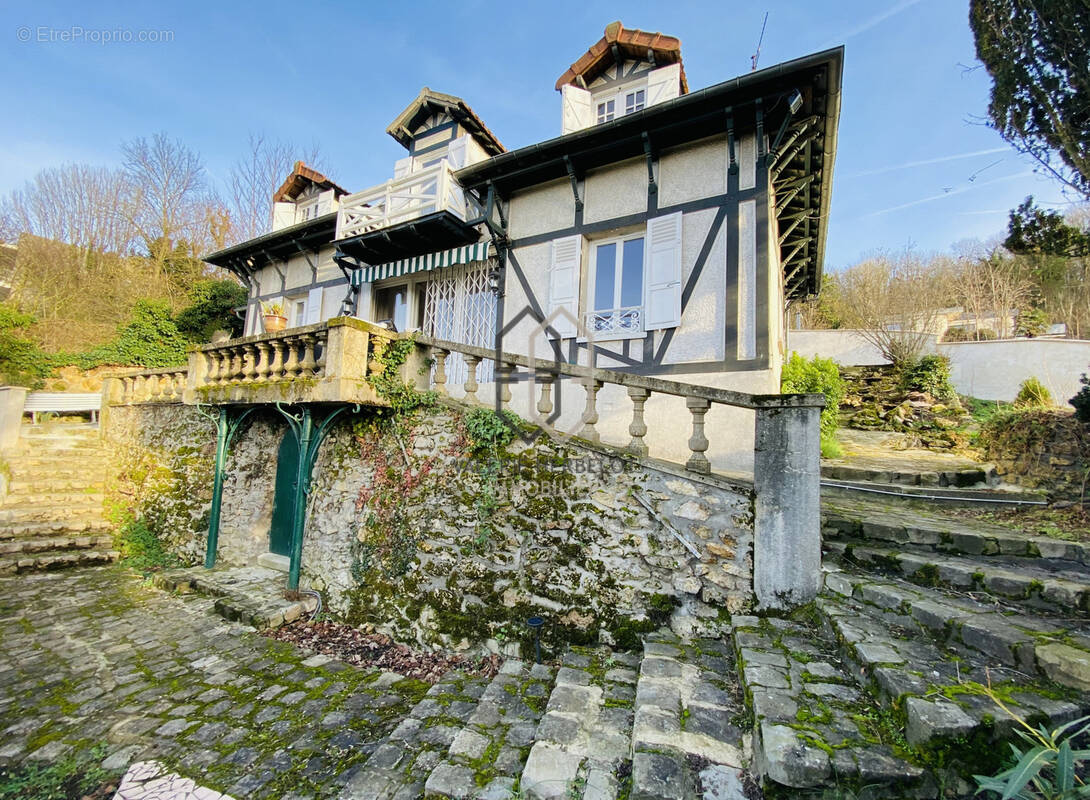 Maison à CHENNEVIERES-SUR-MARNE