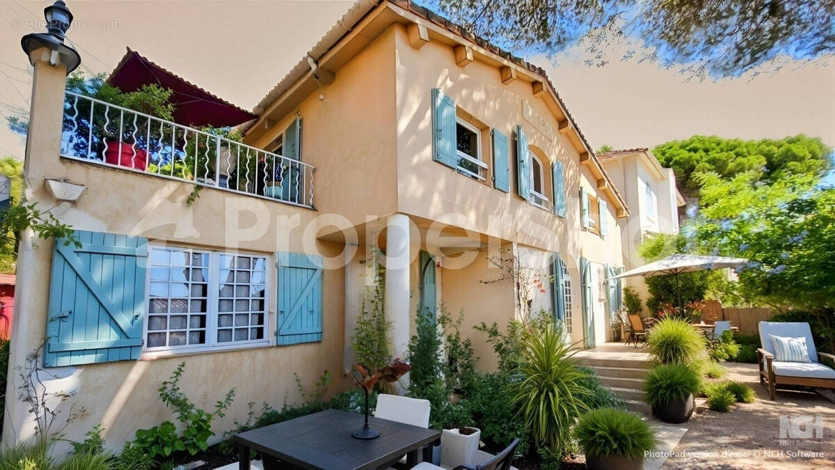 Maison à SAINT-CYR-SUR-MER