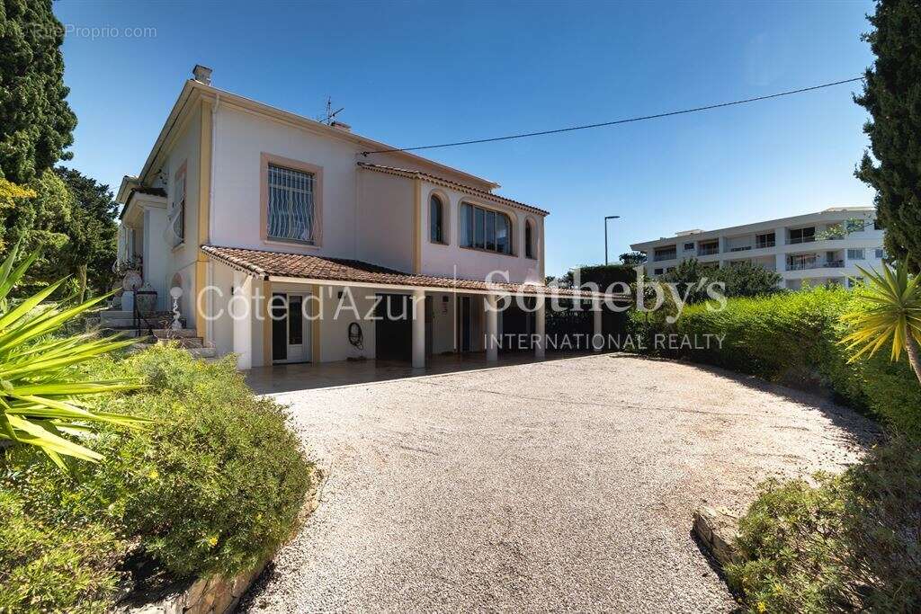 Cannes Croix des Gardes villa avec échappée mer, piscine et terrain plat - photo 19