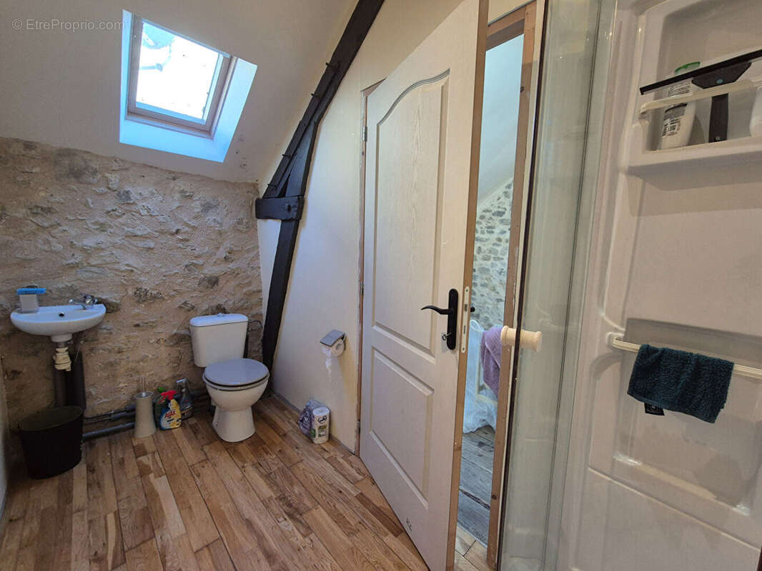CORRÈZE. TREIGNAC. Maison en pierre avec 2 chambres. Vue imprenable. - photo 17