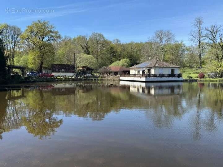 Maison idyllique au bord d'un lac avec gîtes - Haute Vienne - photo 2
