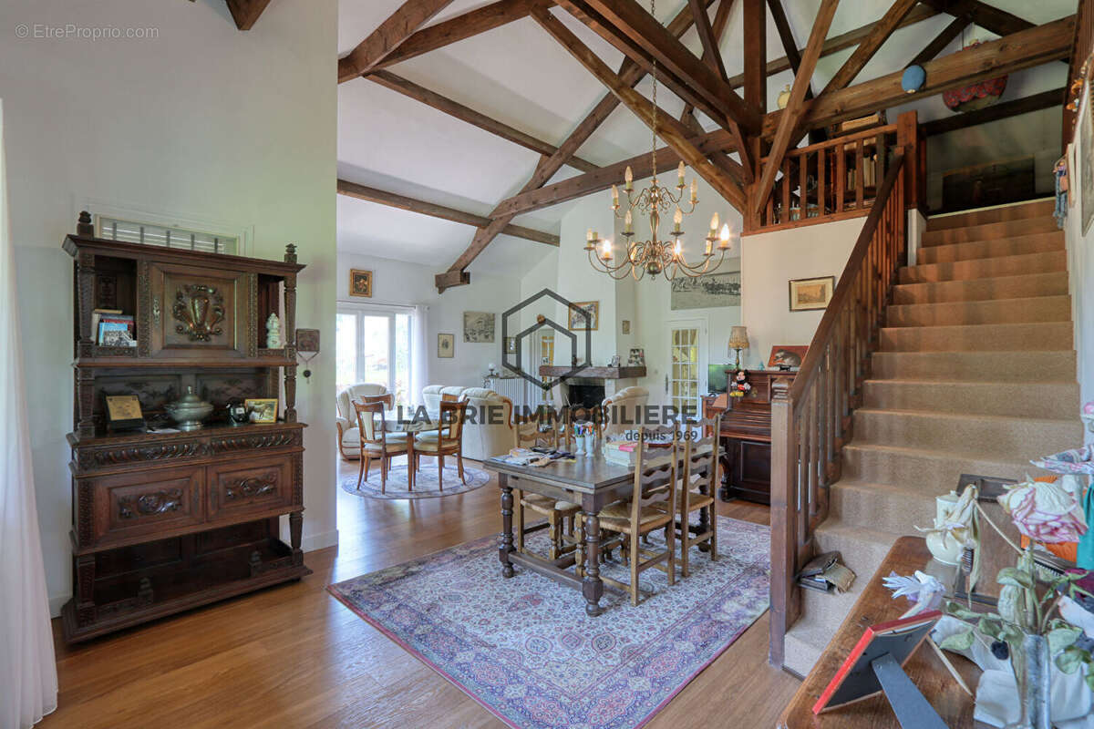 Maison à VILLECRESNES