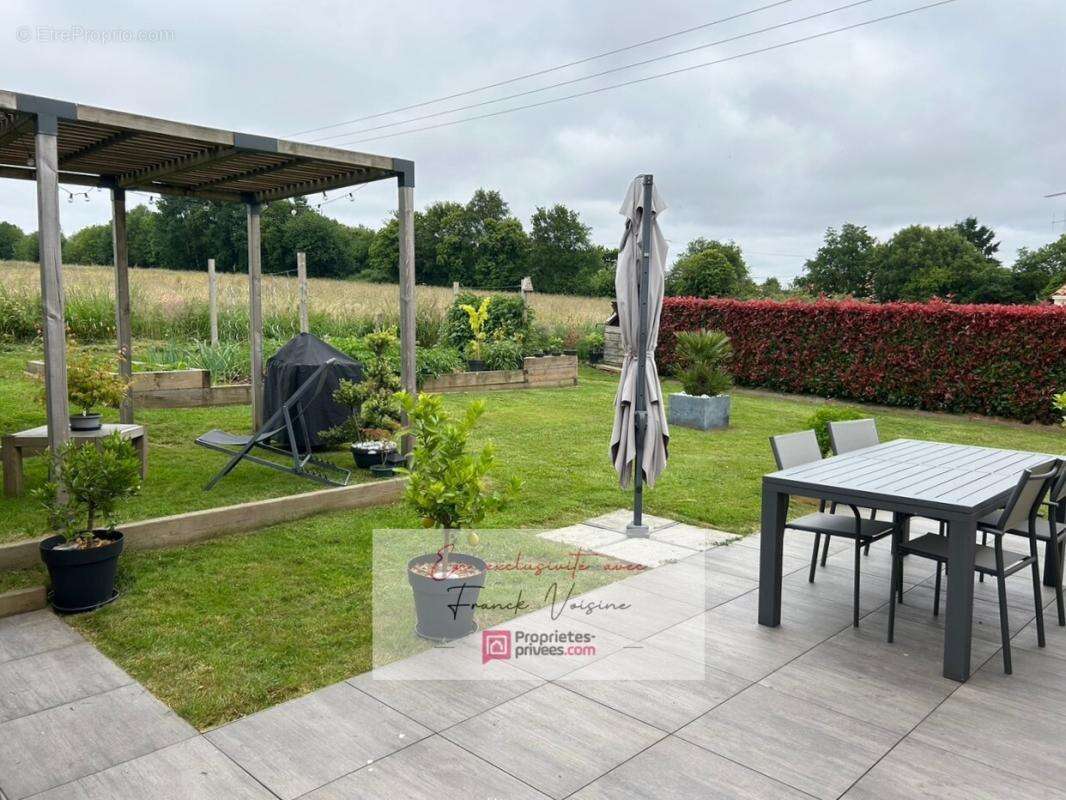 Maison à LES HERBIERS