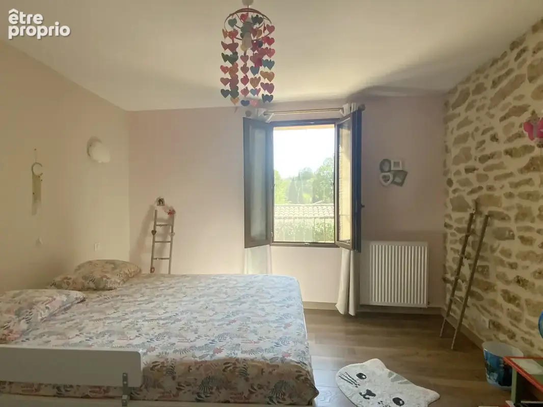 Maison de charme en pierre  en plein coeur de village. - photo 9