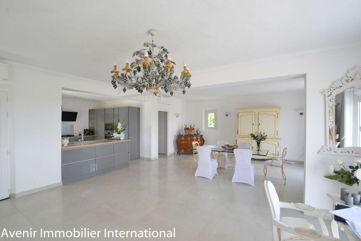 Maison à VALLAURIS