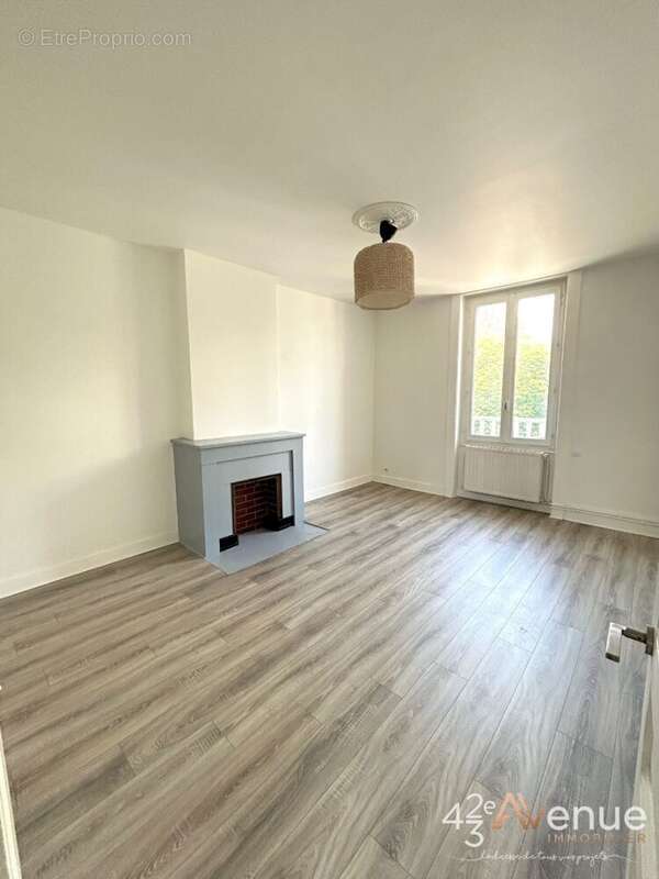 Appartement 590 m² à Saint-Etienne  - photo 5