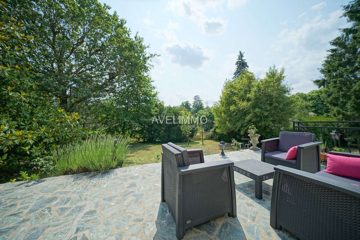 Maison à LA QUEUE-LES-YVELINES