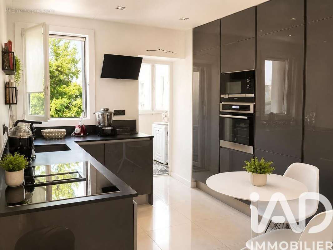 Photo 2 - Appartement à MARSEILLE-8E