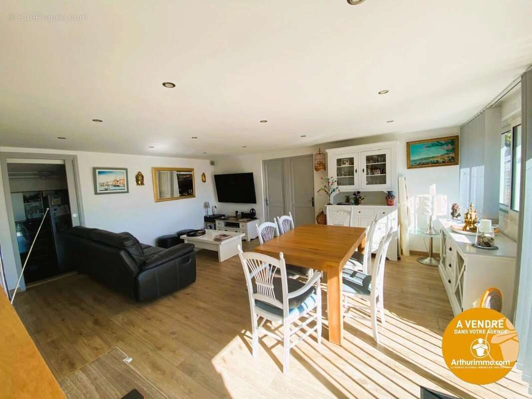 Maison à BORMES-LES-MIMOSAS