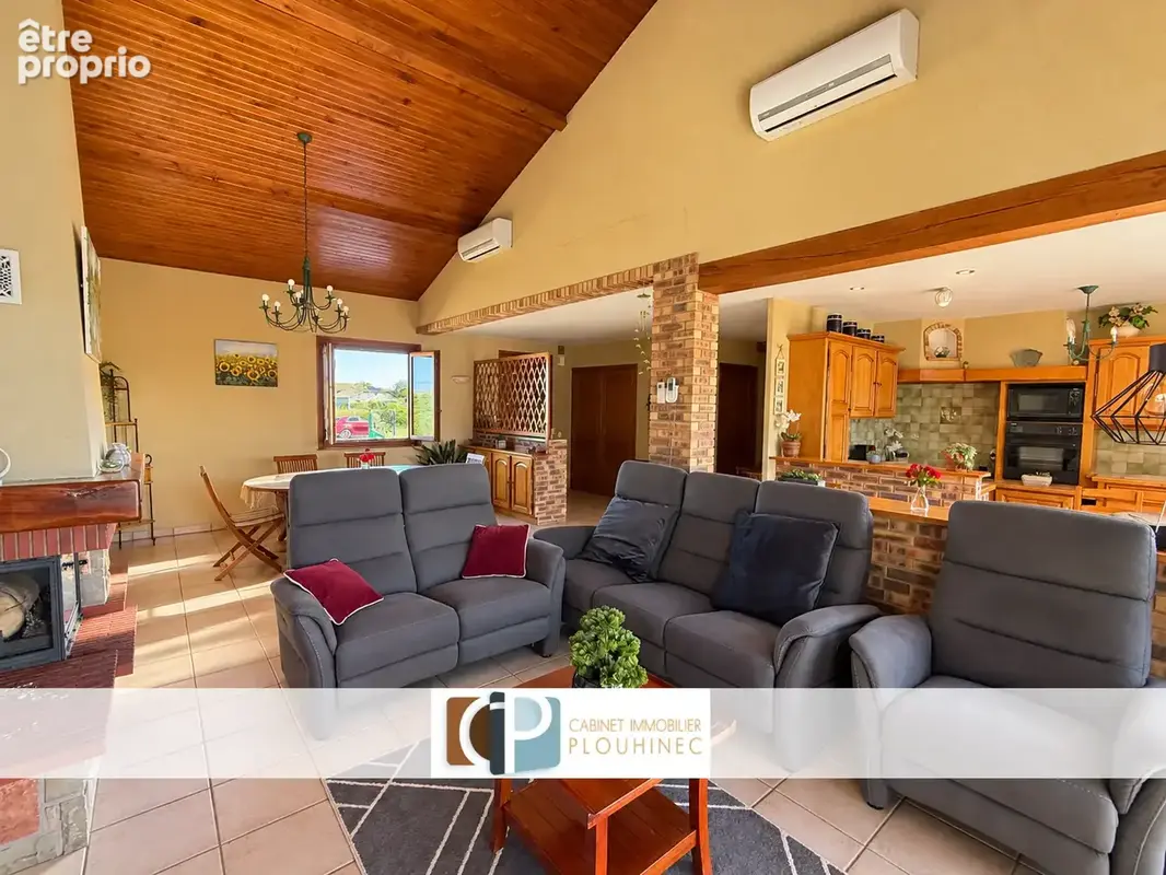 Villa avec piscine, dépendance et 1,4 hectare de terrain   Secteur Saint-Jean-sur-Veyle, proche Mâcon - photo 10