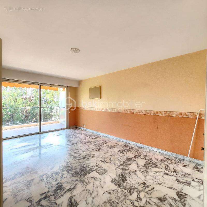 Grand 2 pièces avec terrasse de 19 m², aperçu mer, parking et cave - photo 4
