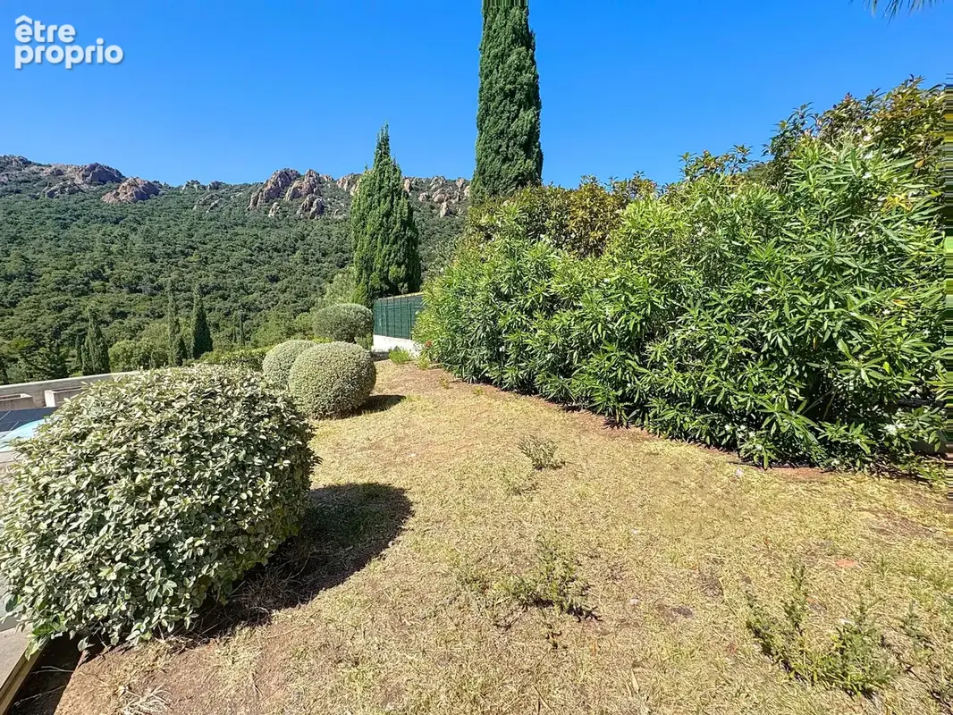83530  agay -villa contemporaine f6 piscine jacuzzi vue esterel proches des plages - photo 23