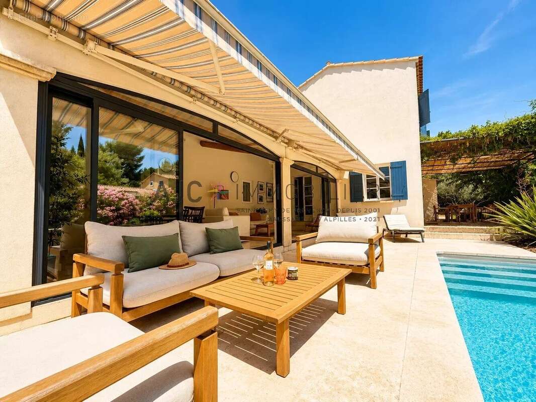 Saint-Rémy-de-Provence – Maison lumineuse de 4 chambres avec piscine proche centre - photo 3