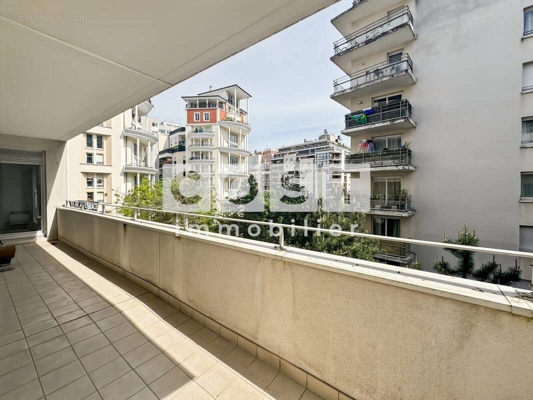 Appartement à COURBEVOIE