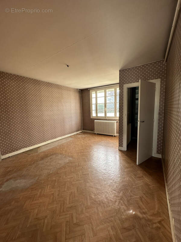 Maison à LA ROCHE-CHALAIS