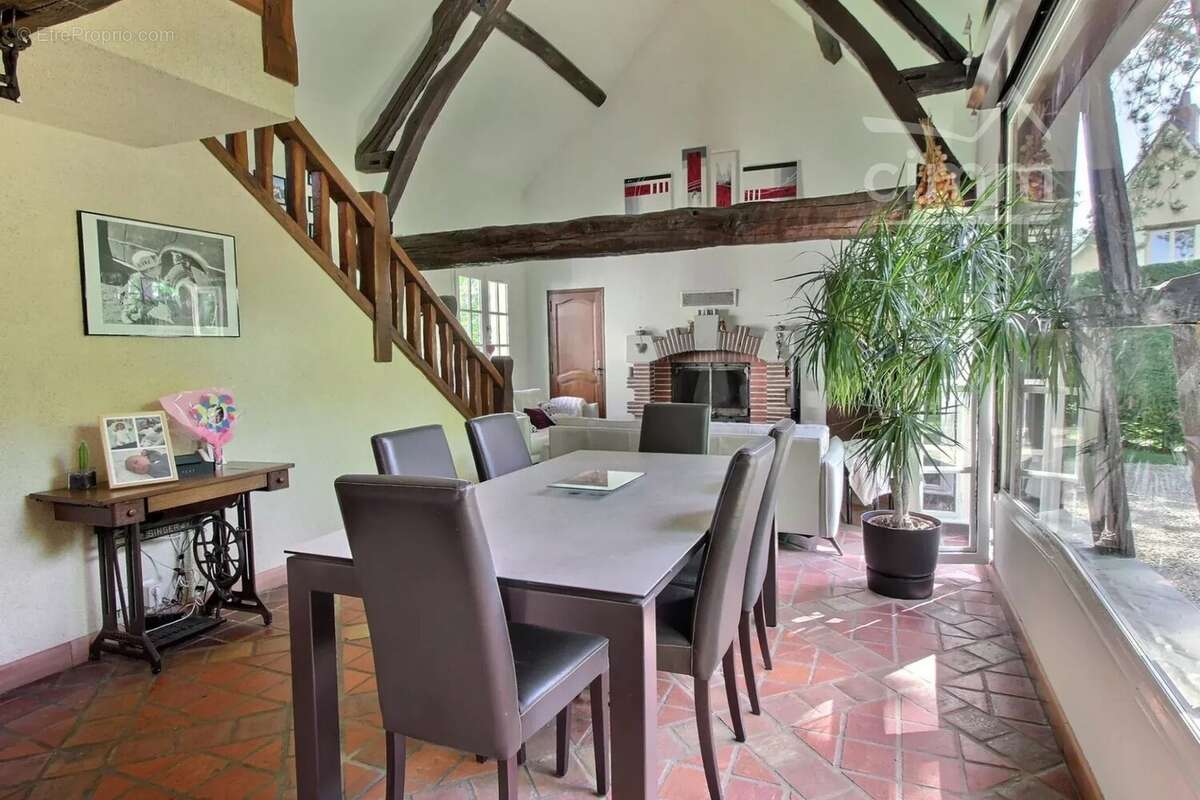 Maison à SAINT-ELOY-DE-GY